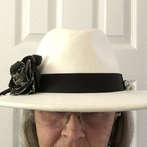 Daesan Upcycled White Wool Blend Fedora with Floral Trim M/L - Picture 3 of 8
